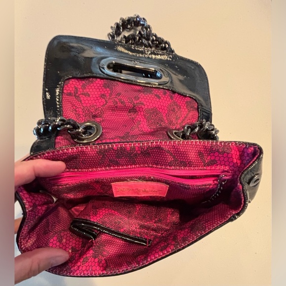 VINTAGE: Betsey Johnson | patent leather & suede lipstick handbag. - Picture 13 of 16